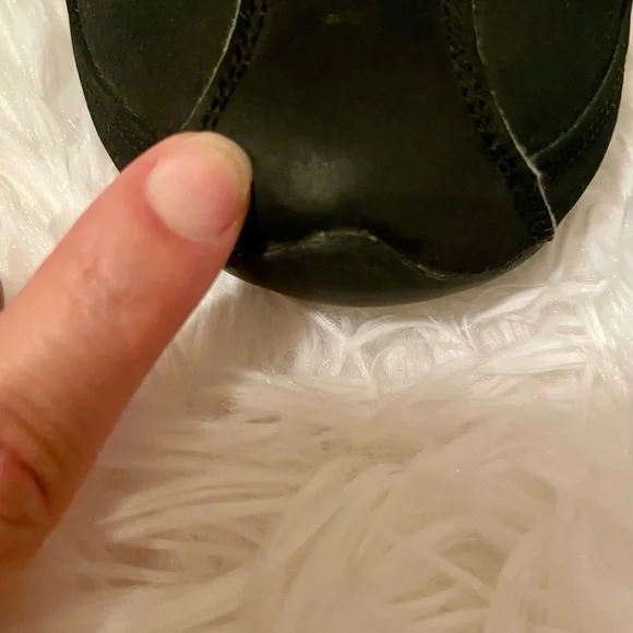 Nike Black Sneakers - Picture 6 of 6